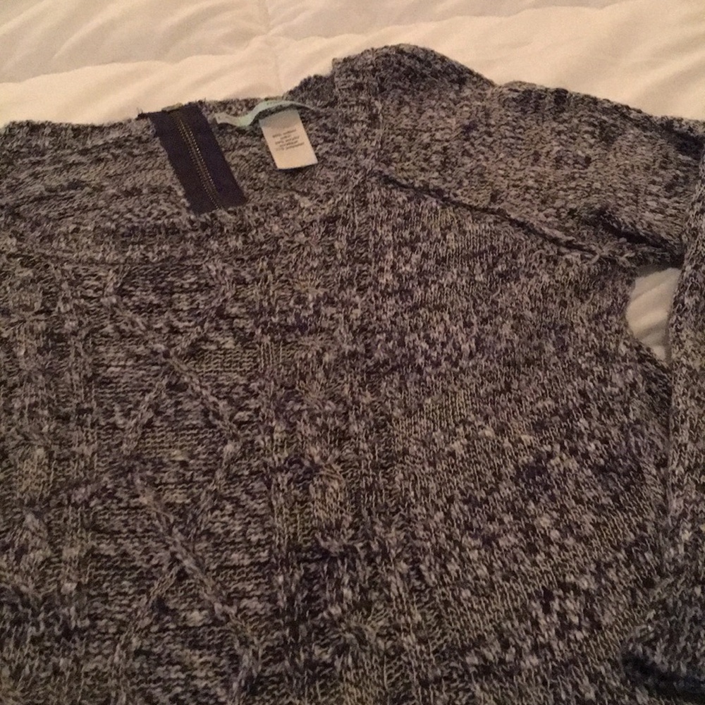 Light weight sweater